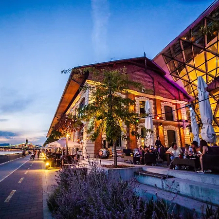 Hanna&rita In The Centre Lonyay 42a 3rd Floor In The Back Yard شقة